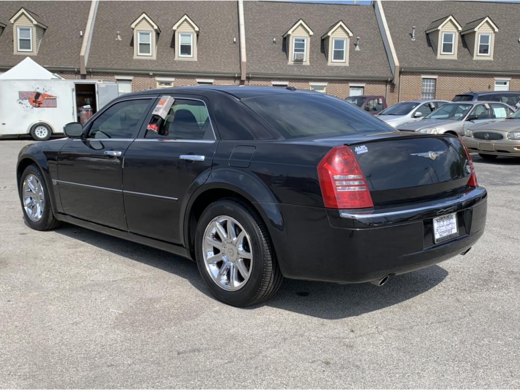 Pre-Owned 2006 Chrysler 300C C RWD 4dr Car