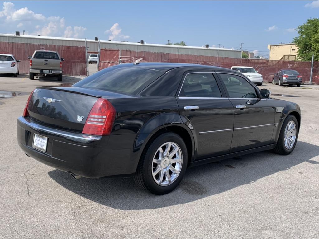 Pre-Owned 2006 Chrysler 300C C RWD 4dr Car